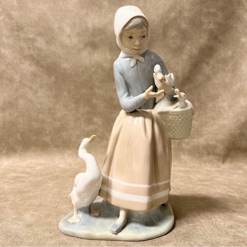 Lladro Daisa "Shepherdess with Ducks" #4568 - Porcelain Figurine *read*